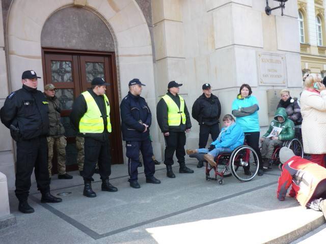 Niepełnosprawni: zakaz wstępu do Sejmu – List otwarty